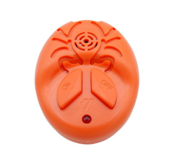 Ultrazvukový odpuzovač klíšťat VIANO OKL-1 - napájení na baterie 1xCR2032 v balení