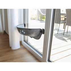 Závěsný pelíšek pro kočky s přísavkami na okno KERBL FILZINO 70x26x26 cm