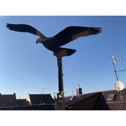 Plašič ptáků Sokol 2D – otočný dravec na hřebenáč střechy