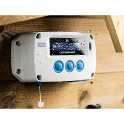 Komplet automatického otevírání kurníku Chicken Guard Pro 25x30 s časovačem a světelným senzorem