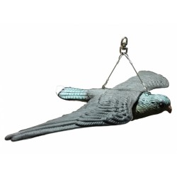 Trojrozměrná maketa dravce - poštolka na ochranu domu 52 cm